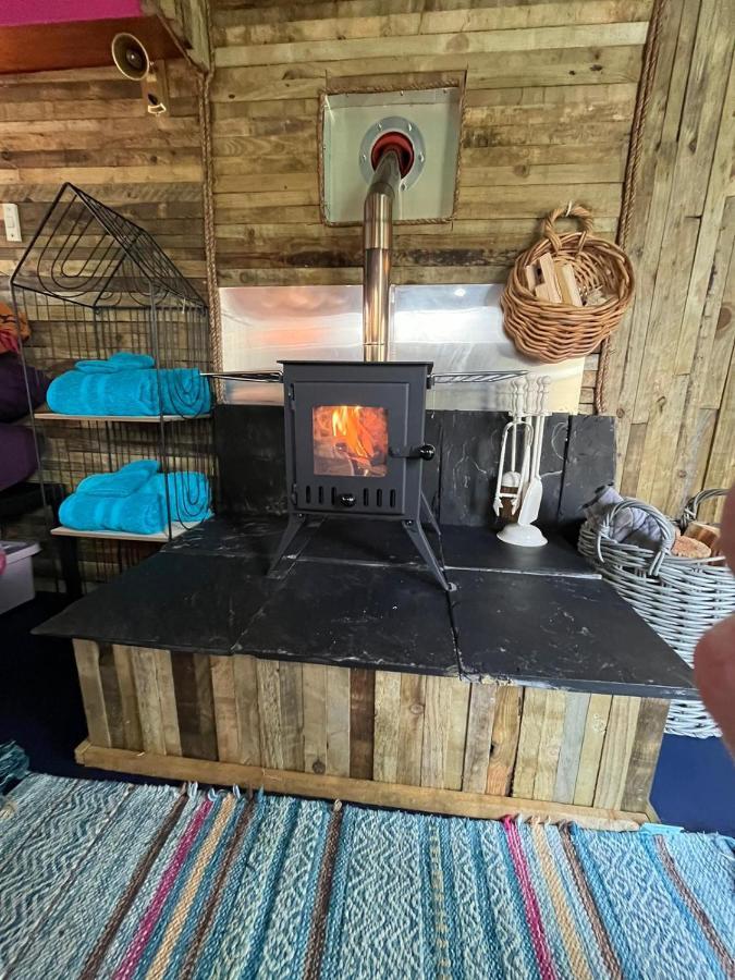 Budget Stay, In Lovely Private Setting With Rustic Charm, Log Burner, Fire Pit, Campers Kitchen & Eco Loo No Bedding Supplied นาร์เบิร์ธ ภายนอก รูปภาพ